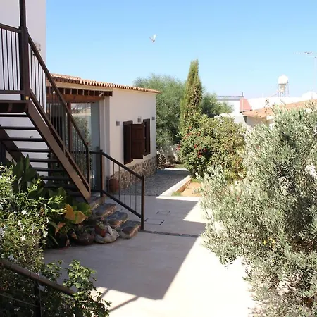 The Family Nest - Traditional Serenity וילה Orounda