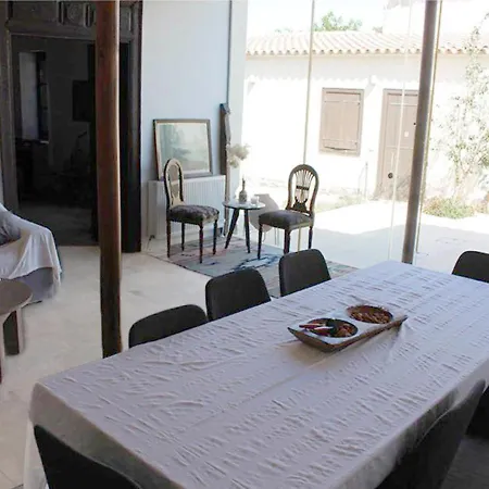 The Family Nest - Traditional Serenity Villa Nicosia