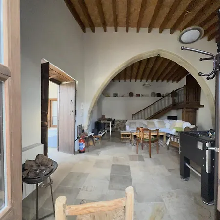 The Family Nest - Traditional Serenity Villa Nicosia