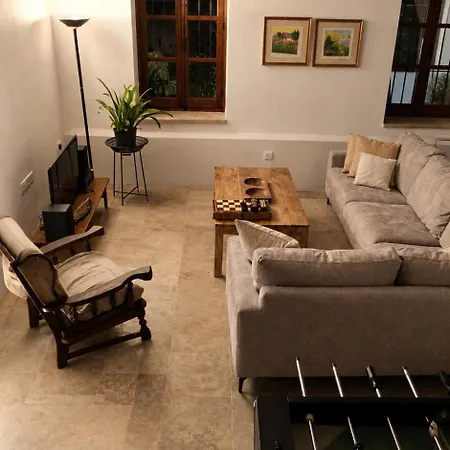 The Family Nest - Traditional Serenity וילה *
