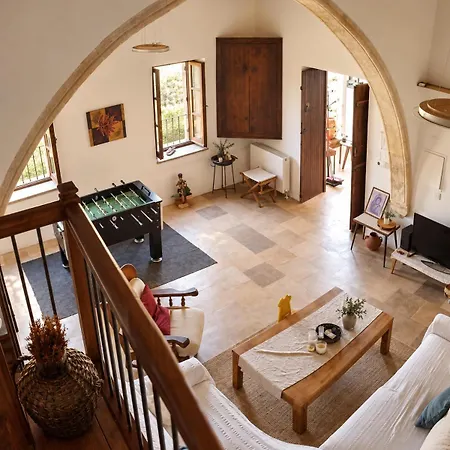 The Family Nest - Traditional Serenity Orounda