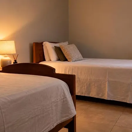 The Family Nest - Traditional Serenity Villa Orounda