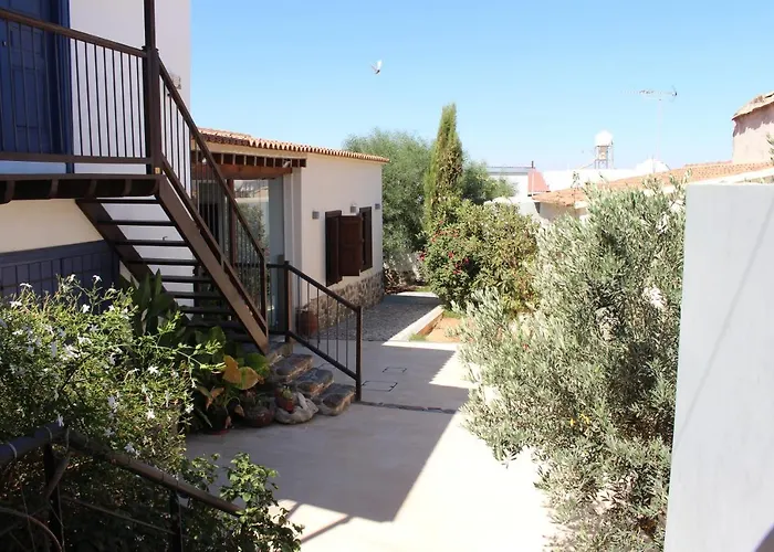 The Family Nest - Traditional Serenity Vila Nikósie