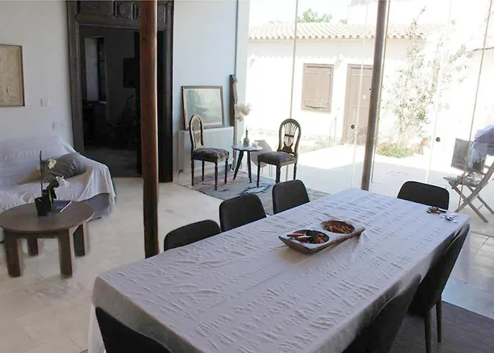 The Family Nest - Traditional Serenity Vila Nikósie